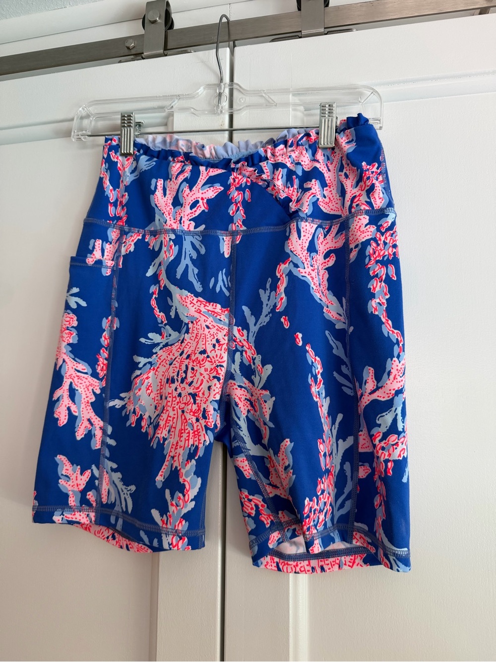 Lilly Pulitzer Luxletic Coral-Print Bike Shorts M